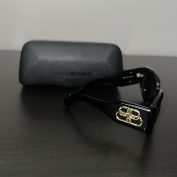 100% Authentic Balenciaga Sunglasses with case - Picture 6 of 6